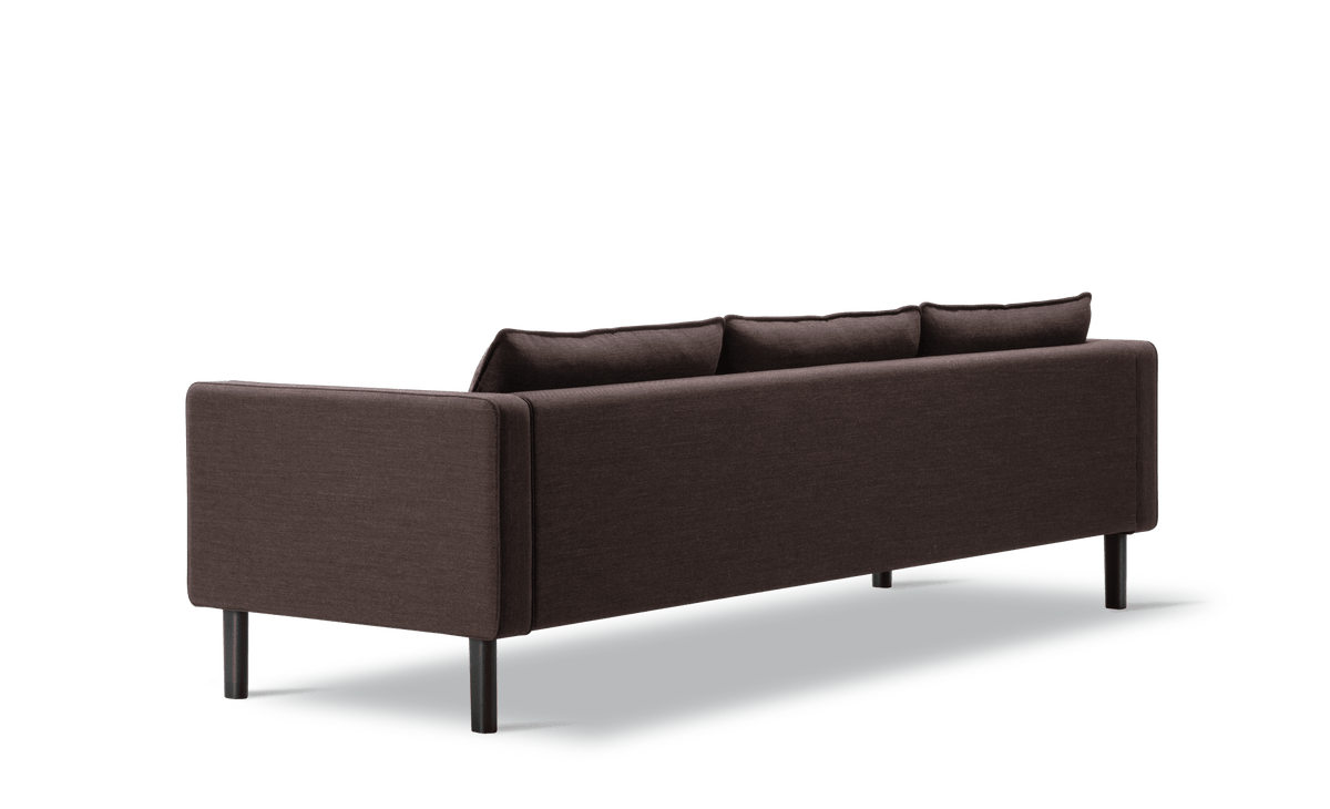 Fredericia Jota sofa på ben, 231 cm, 3-seter. Velg tekstil og armputer