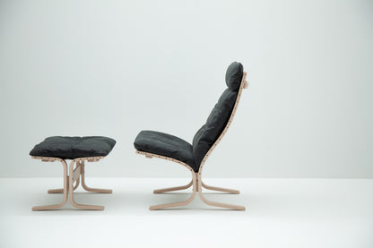 LK Hjelle Siesta Classic fotskammel. Velg tekstil og treverk.