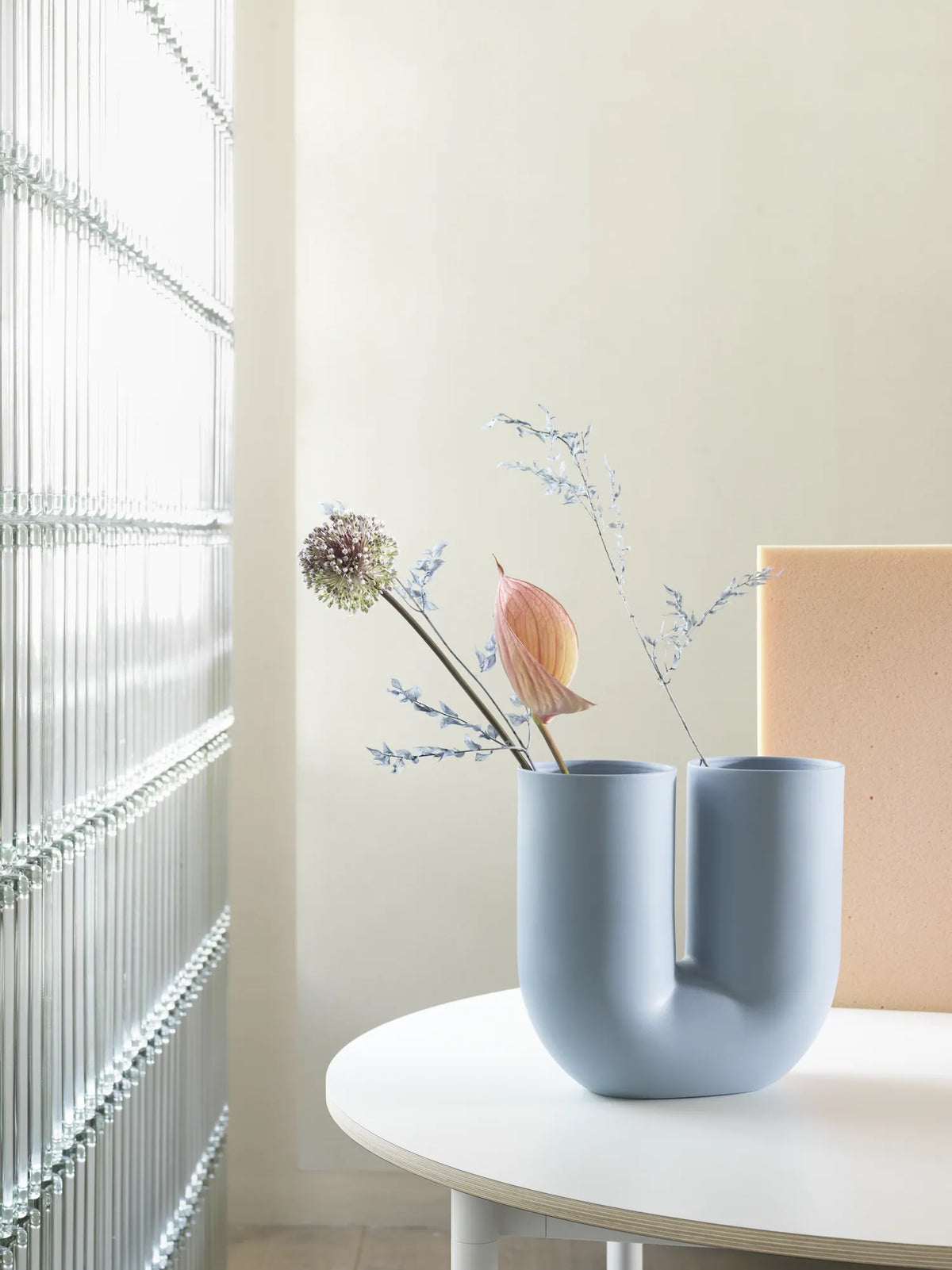 Muuto Kink vase. Velg størrelse og farge