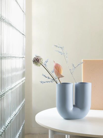 Muuto Kink vase. Velg størrelse og farge