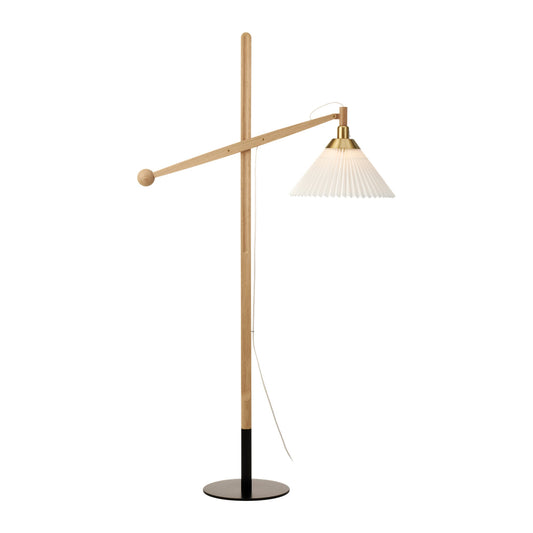 LE KLINT Modell 325 gulvlampe H150 cm, lys eik