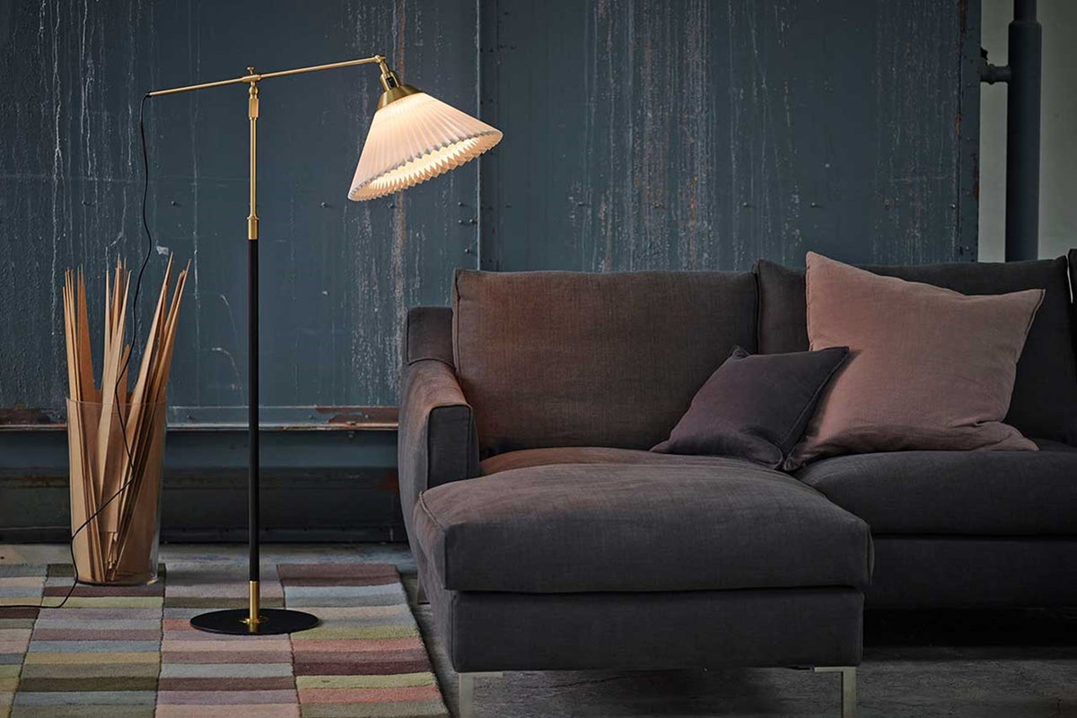 LE KLINT Modell 349 gulvlampe, høydejusterbar, messing i interiør