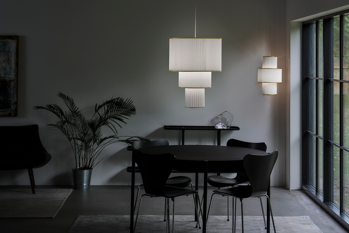 LE KLINT Modell 112 Plivello pendel Ø48 × H64 cm i interiør