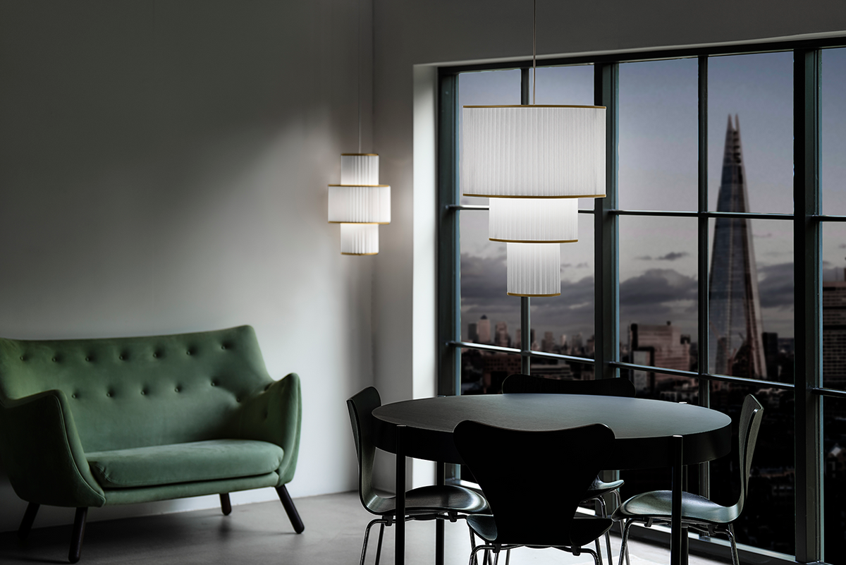 LE KLINT Modell 112 Plivello pendel Ø48 × H64 cm i interiør