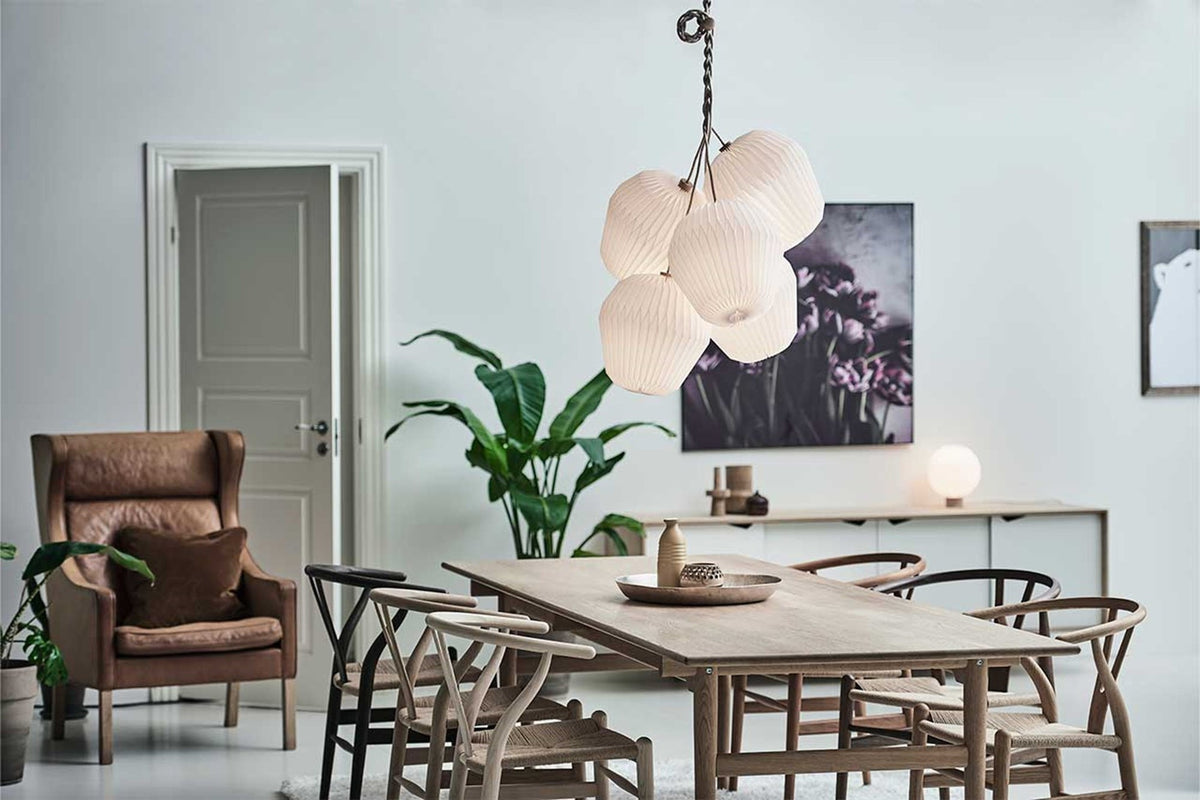LE KLINT Modell 130 Bouquet 5 lysekrone i interiør