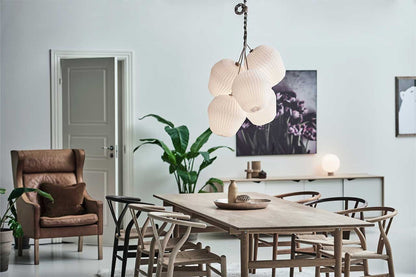 LE KLINT Modell 130 Bouquet 5 lysekrone i interiør
