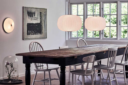 LE KLINT Modell 132 Lamella 1 pendel Ø46 × H33 cm i interiør