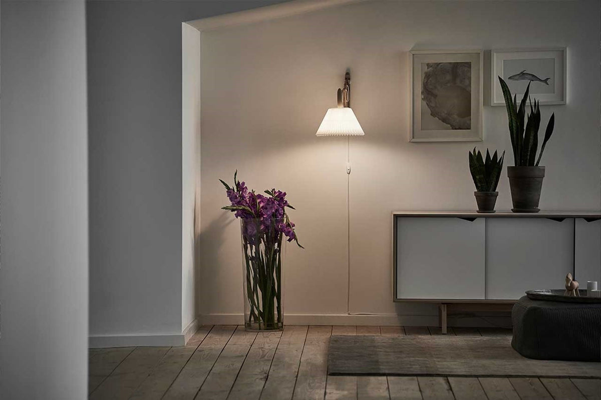 LE KLINT Sax 223 vegglampe, kort arm, skjerm 2/17 i interiør