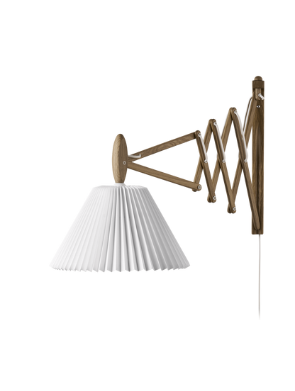 LE KLINT Sax 233 vegglampe, lang arm, skjerm 2/21 – Røkt eik, Standard (plastfolie)