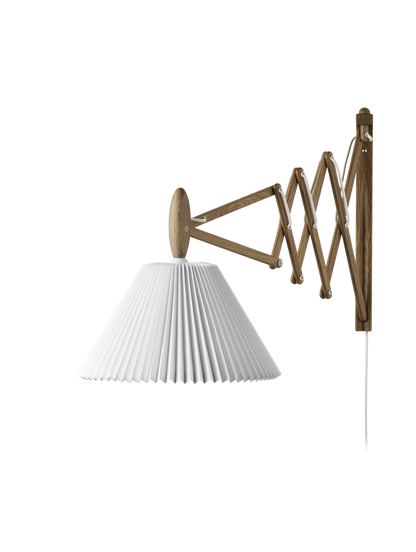 LE KLINT Sax 233 vegglampe, lang arm, skjerm 2/21 – Røkt eik, Papir