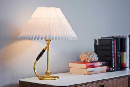 LE KLINT Modell 306 bord- og vegglampe, messing i interiør