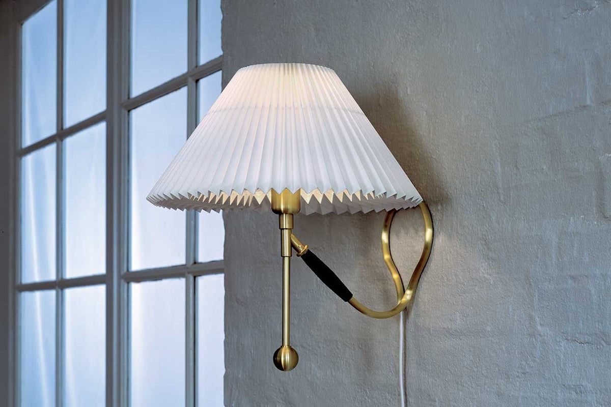 LE KLINT Modell 306 bord- og vegglampe, messing i interiør