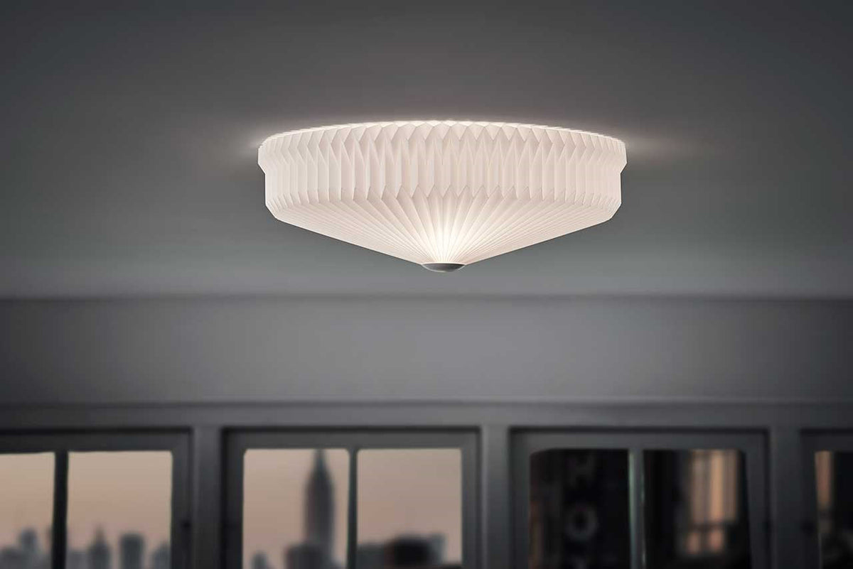 LE KLINT Modell 30 tak- og vegglampe i interiør