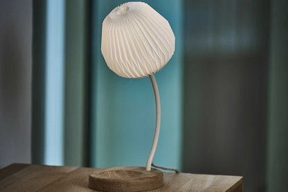 LE KLINT Modell 330 Bouquet bordlampe H36 cm i interiør