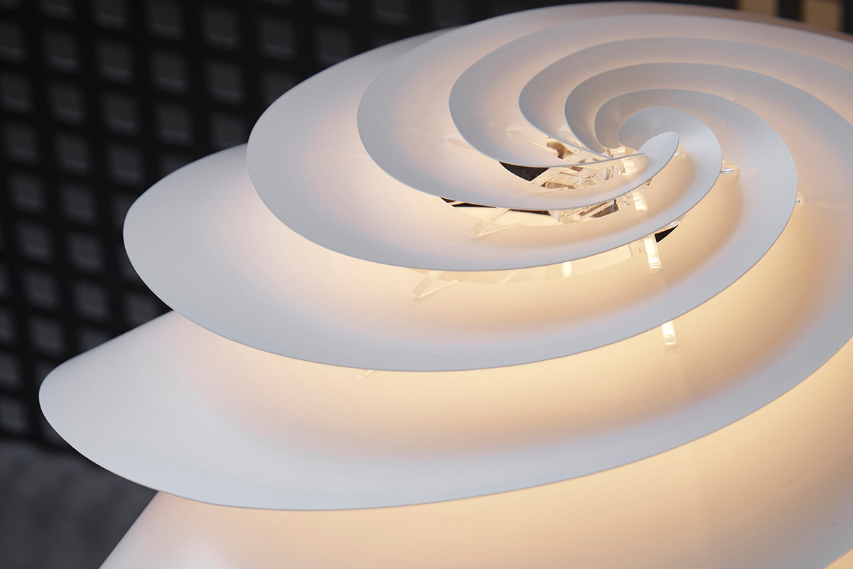 LE KLINT Modell 331 Swirl bordlampe H50 cm – detalj