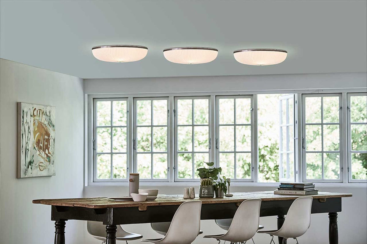 LE KLINT Modell 236 Lamella tak- og vegglampe Ø50 cm i interiør