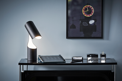 LE KLINT Modell 353 Mutatio bordlampe H30 cm i interiør