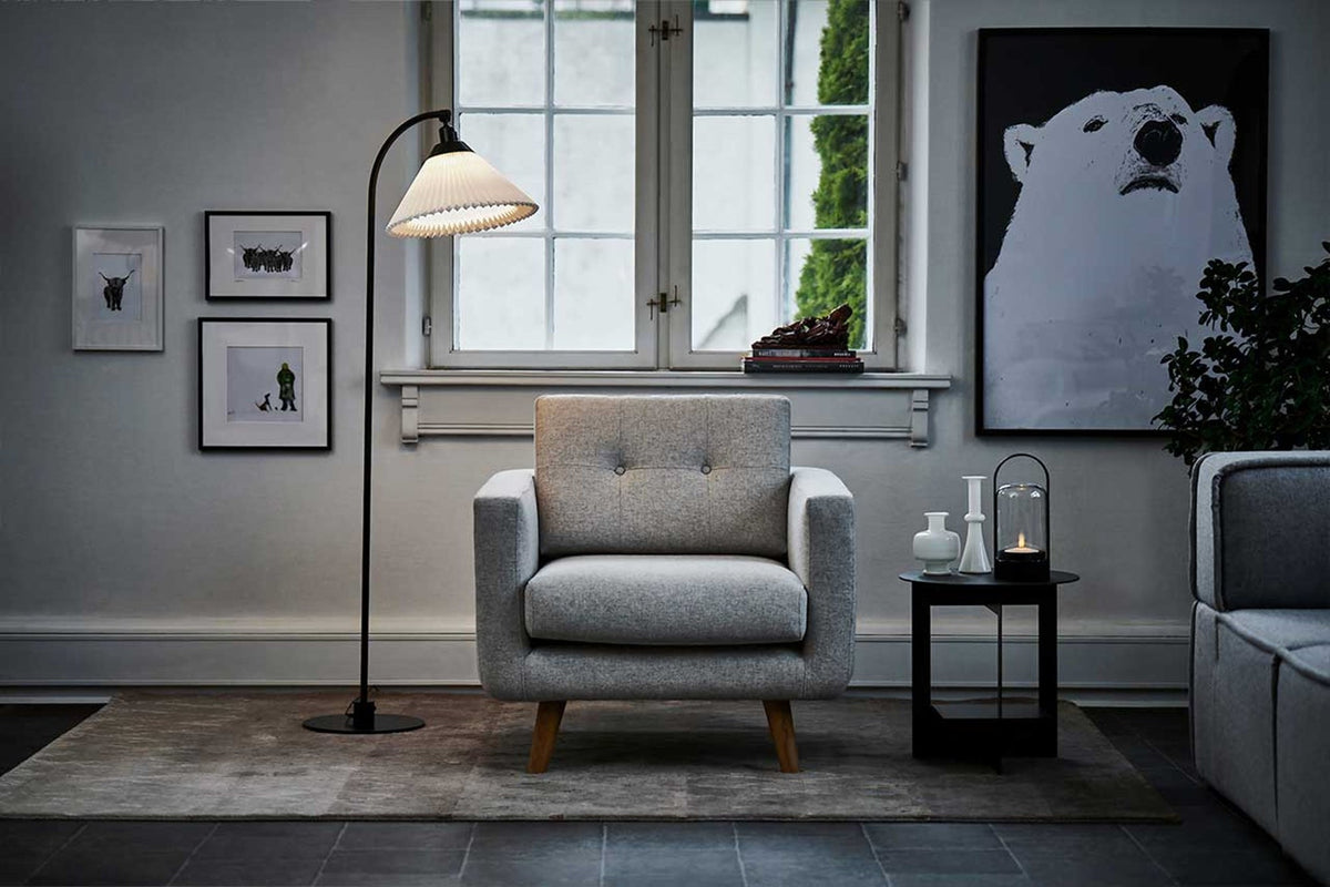 LE KLINT Modell 368 gulvlampe H142 cm, sort i interiør
