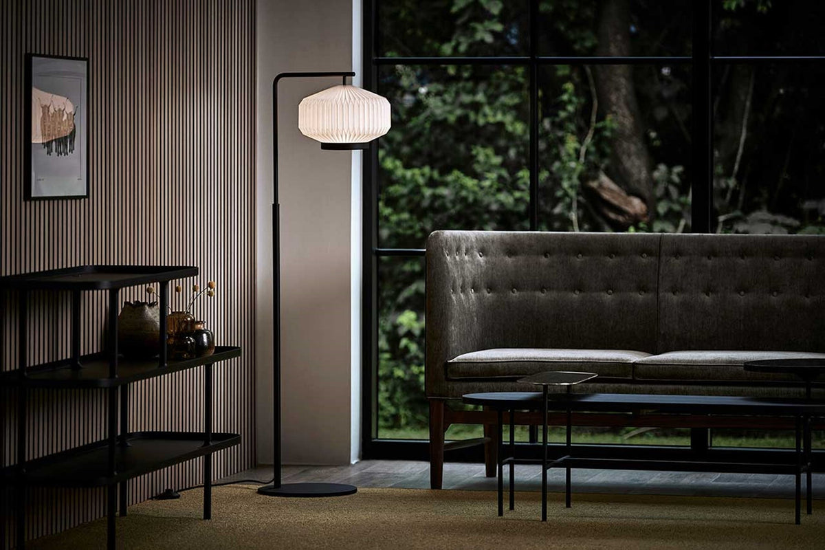 LE KLINT Modell 386 Shibui gulvlampe i interiør