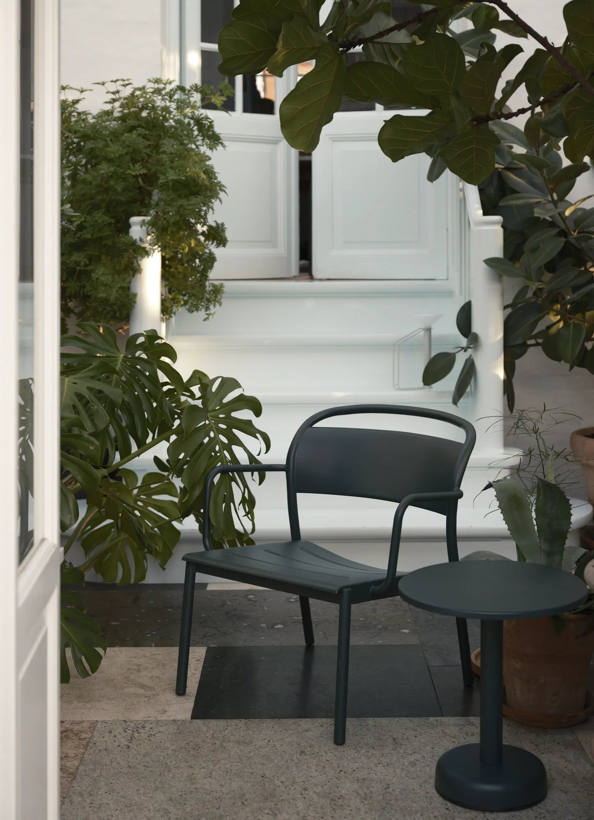 Muuto Linear Steel loungestol ute. Velg farge