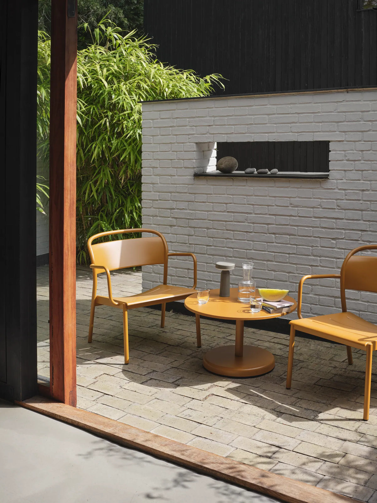 Muuto Linear Steel loungestol ute. Velg farge