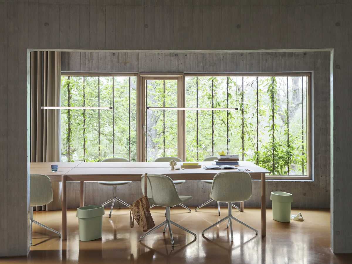 Muuto Fiber Side Chair spisestol med svingbart understell, uten polstring. Velg understell og funksjon