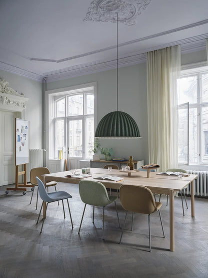 Muuto Fiber Side Chair spisestol med rørunderstell, polstret. Velg tekstil
