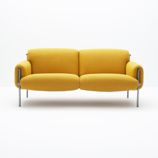 LK Hjelle Ami sofa 2-seter. Velg tekstil og benramme.