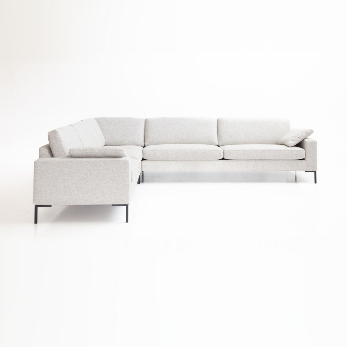 LK Hjelle Arena hjørnesofa 2-H-3 (232 x 287 cm). Velg tekstil og armbredde.