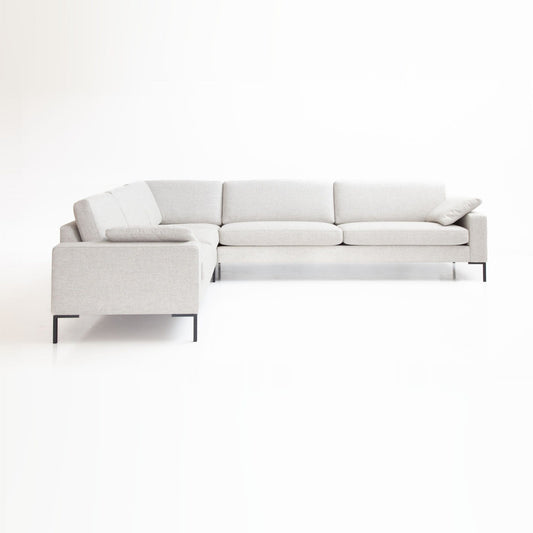 LK Hjelle Arena hjørnesofa 2-H-3 (232 x 287 cm). Velg tekstil og armbredde.
