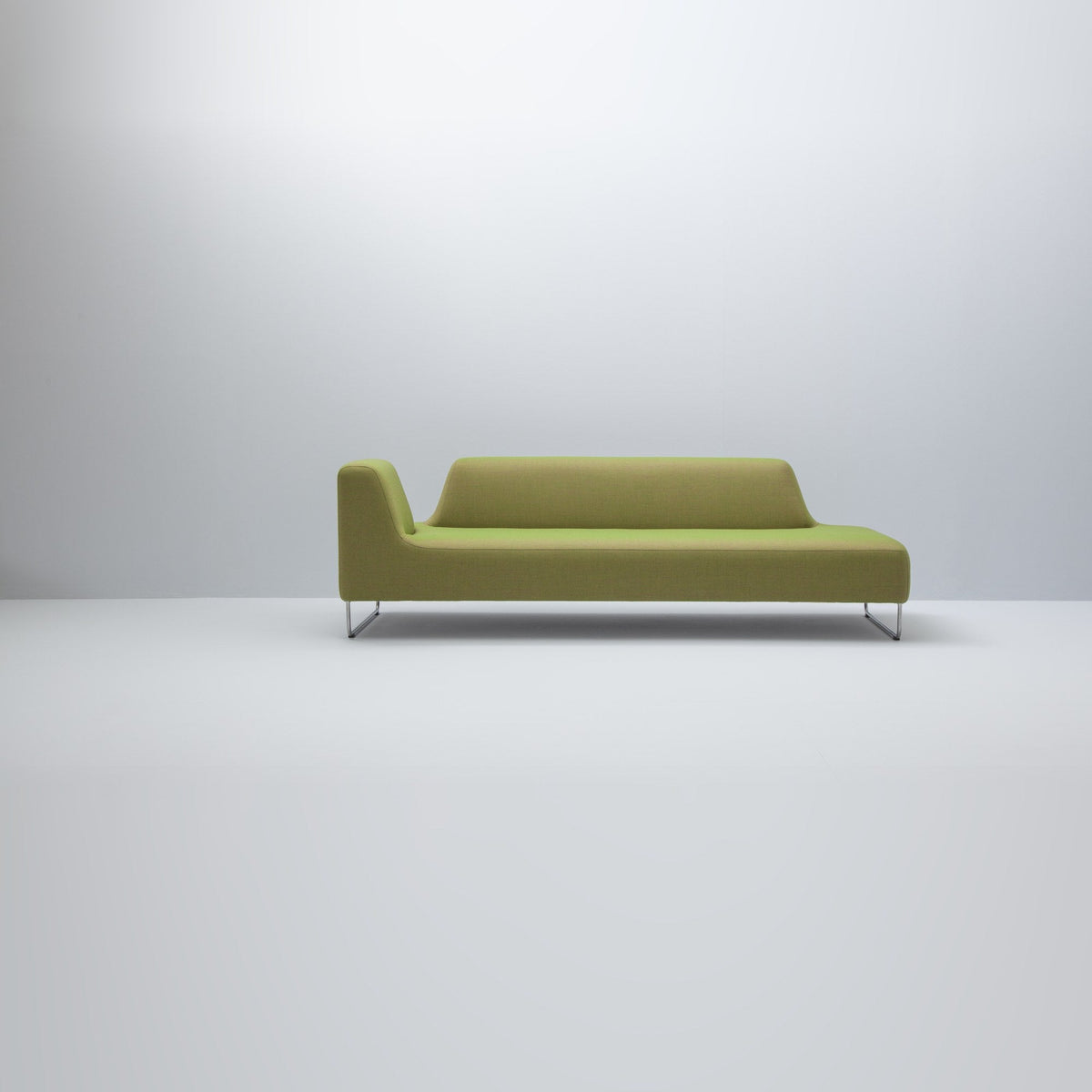 LK Hjelle Ugo 304 3-seter med rygg, uten armer. Velg tekstil.