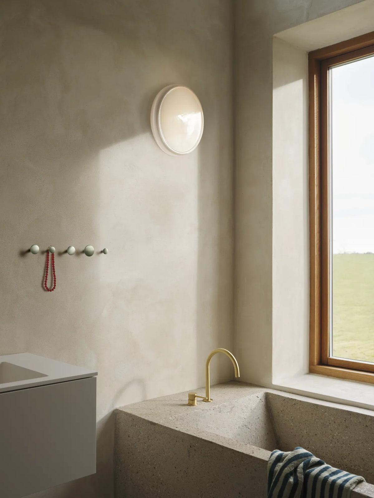 Muuto Looped vegg-/taklampe Ø35. Velg modell