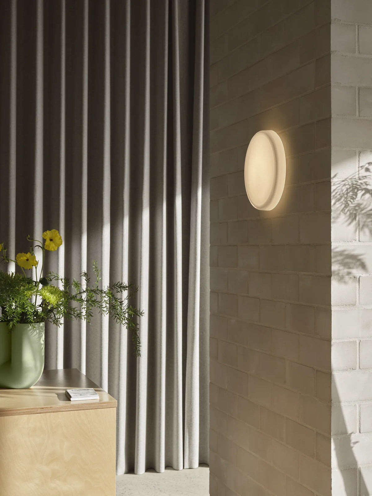 Muuto Looped vegg-/taklampe Ø35. Velg modell