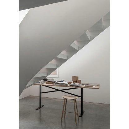 Massproductions Ferric spisebord – miljøbilde