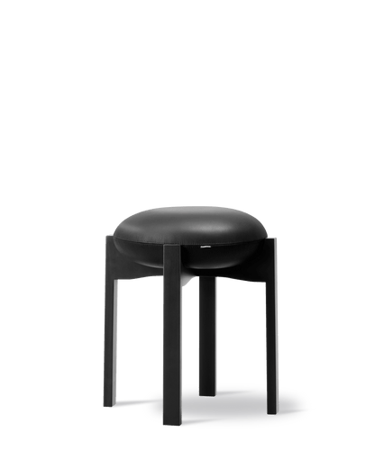 Fredericia Pioneer krakk, h. 46 cm. Velg tekstil og treverk