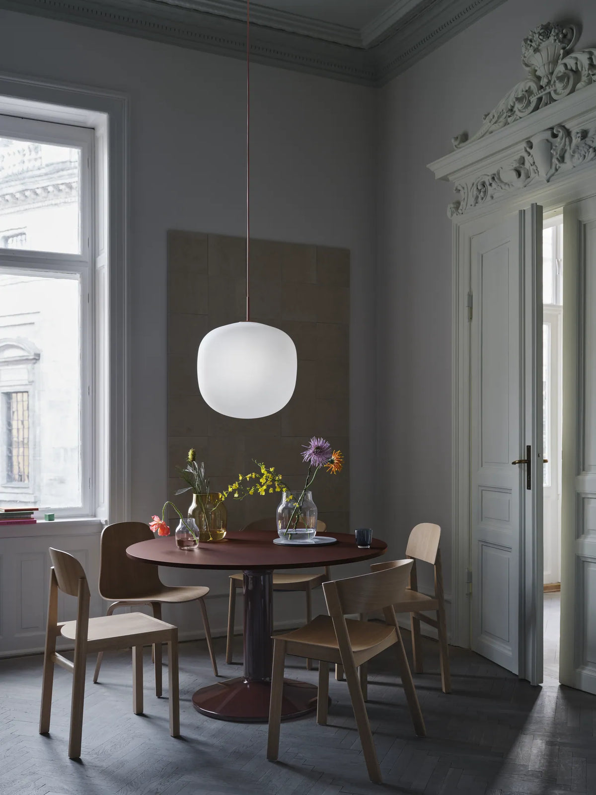 Muuto Cover Side Chair spisestol, uten polstring. Velg tre og glidere