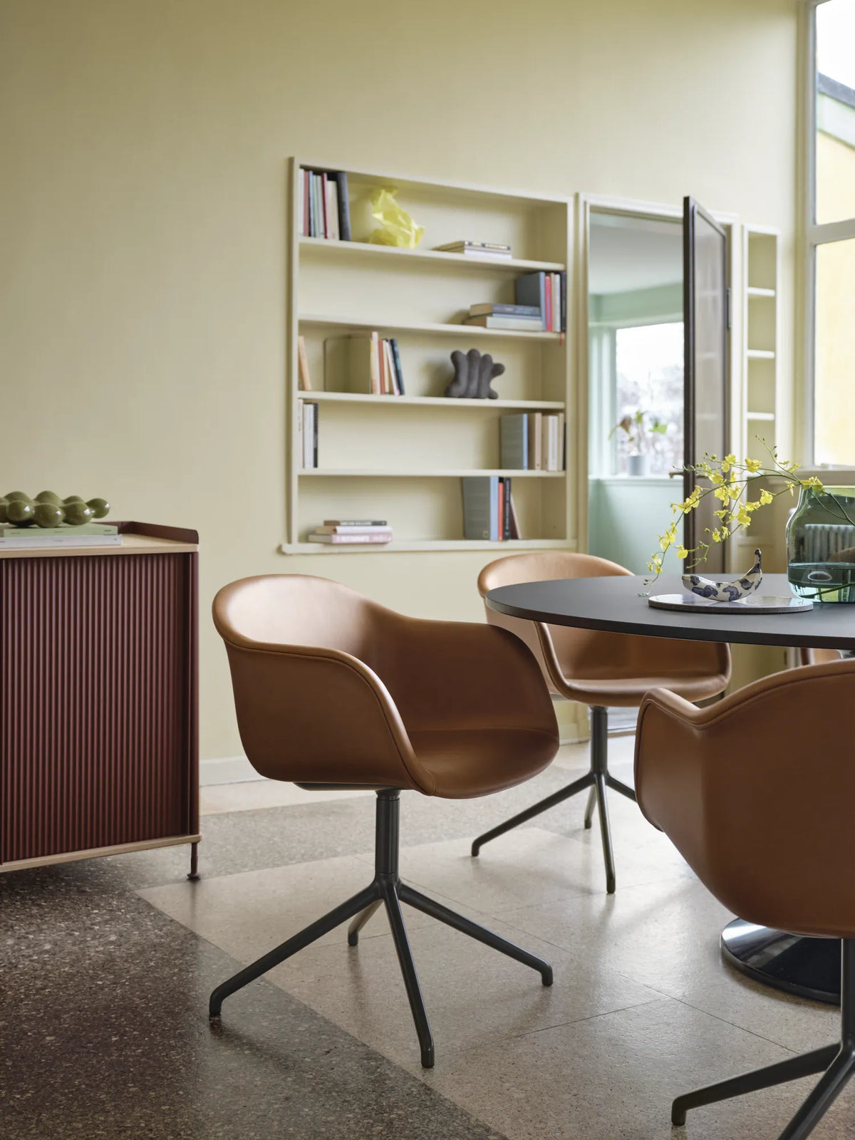 Muuto Silent vase. Velg størrelse og farge