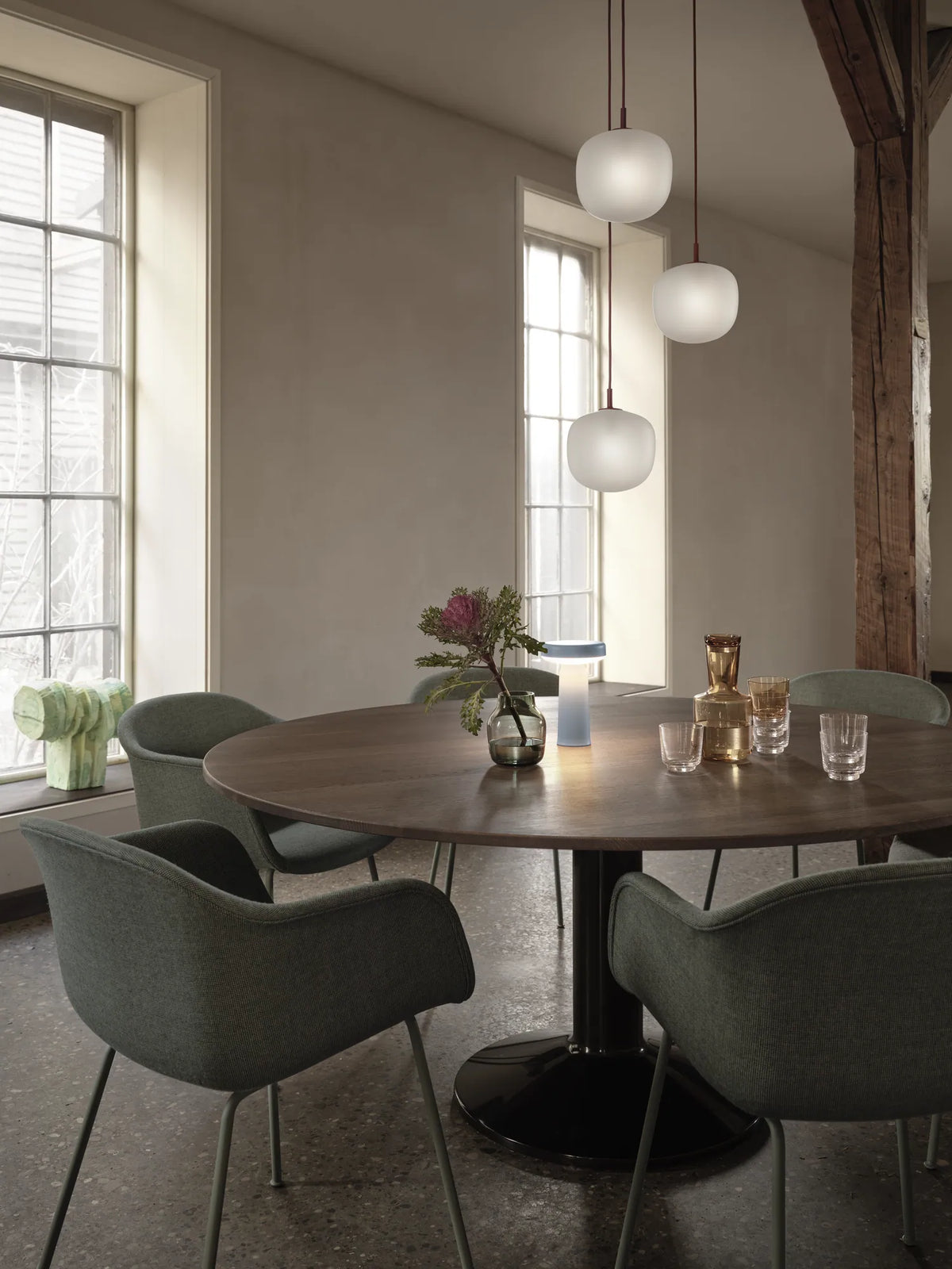 Muuto Fiber Conference konferansestol med rørunderstell. Velg tekstil