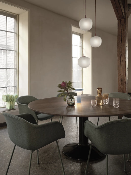 Muuto Fiber Conference konferansestol med rørunderstell. Velg tekstil