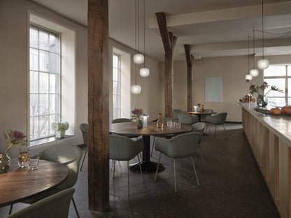 Muuto Fiber Conference konferansestol med rørunderstell. Velg tekstil
