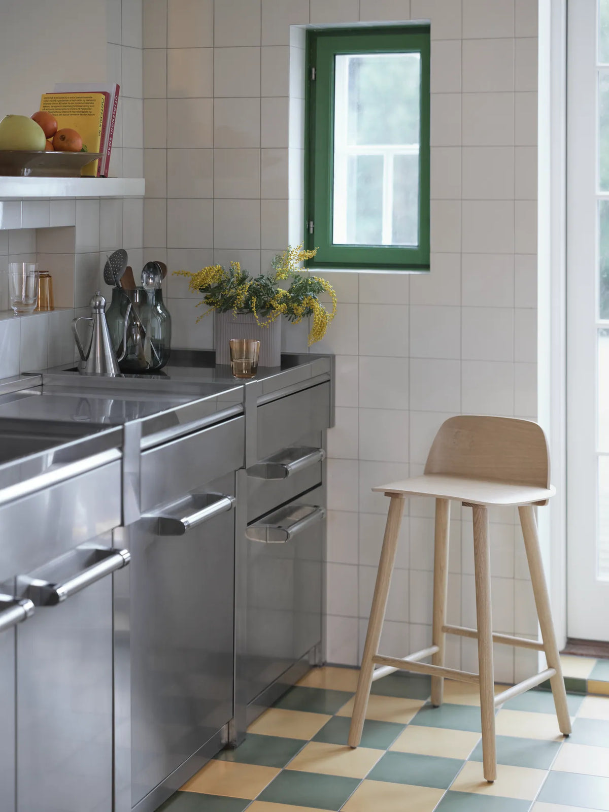 Muuto Nerd Bar Stool barstol i tre. Velg farge