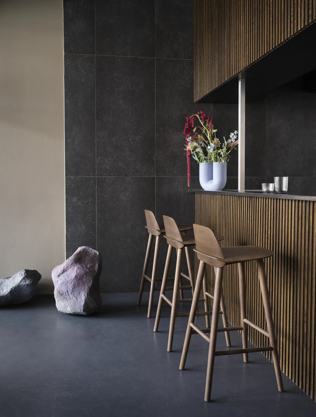 Muuto Nerd Counter Stool barkrakk i tre. Velg farge