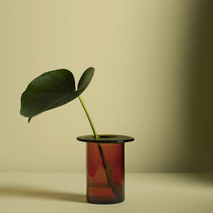 Nedre Foss Rabarbra vase med blad