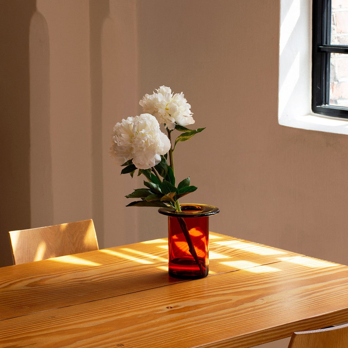 Nedre Foss Rabarbra vase med blomster