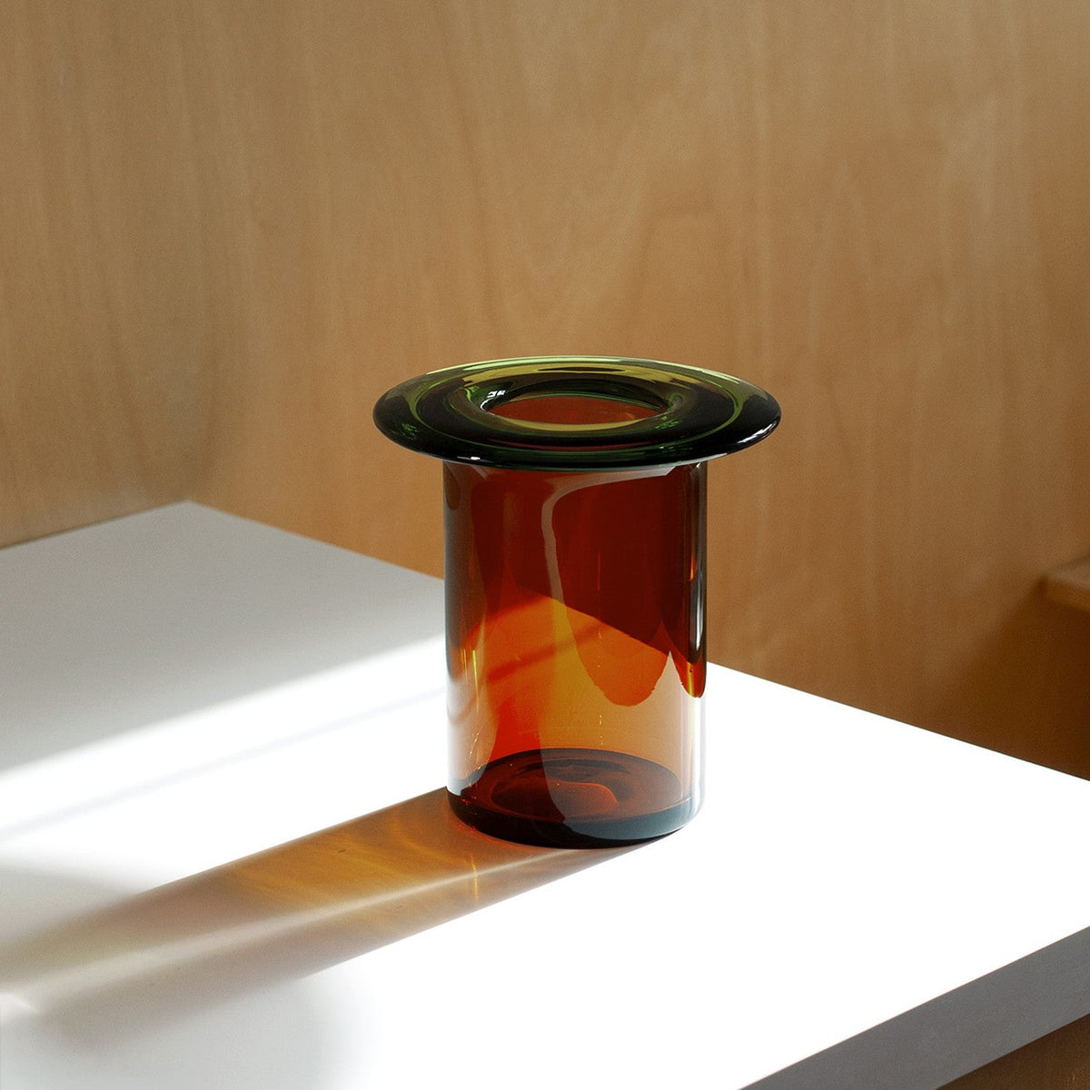 Nedre Foss Rabarbra vase på bord