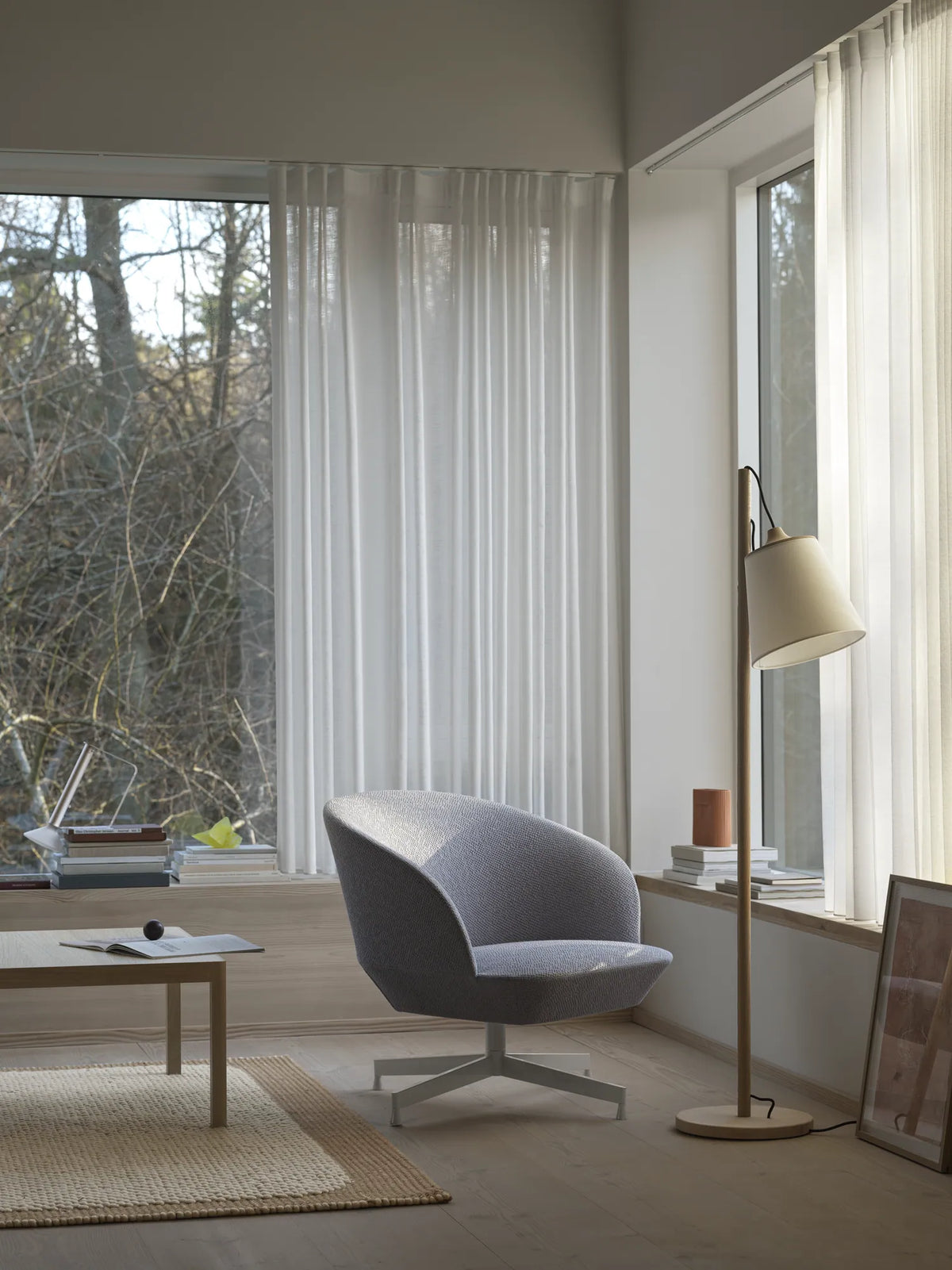 Muuto Pull gulvlampe i eik. Oak / White