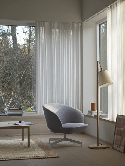 Muuto Pull gulvlampe i eik. Oak / White