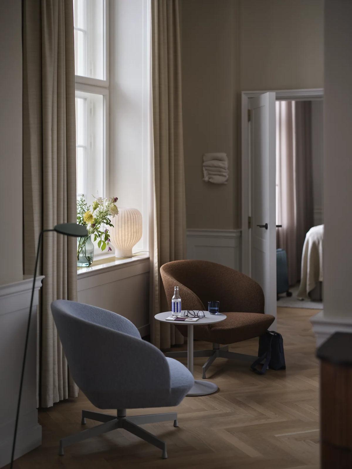 Muuto Leaf gulvlampe. Velg farge
