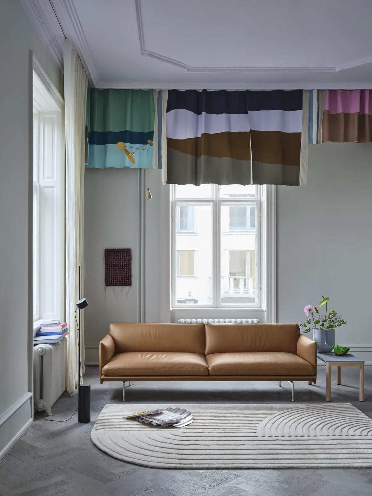 Muuto Wave brett i stål. Steel
