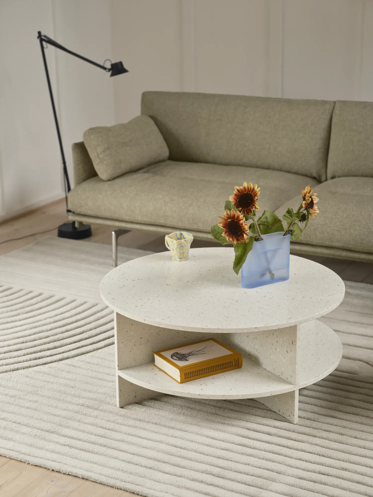 Muuto Halves sofabord i terrazzo. Velg farge